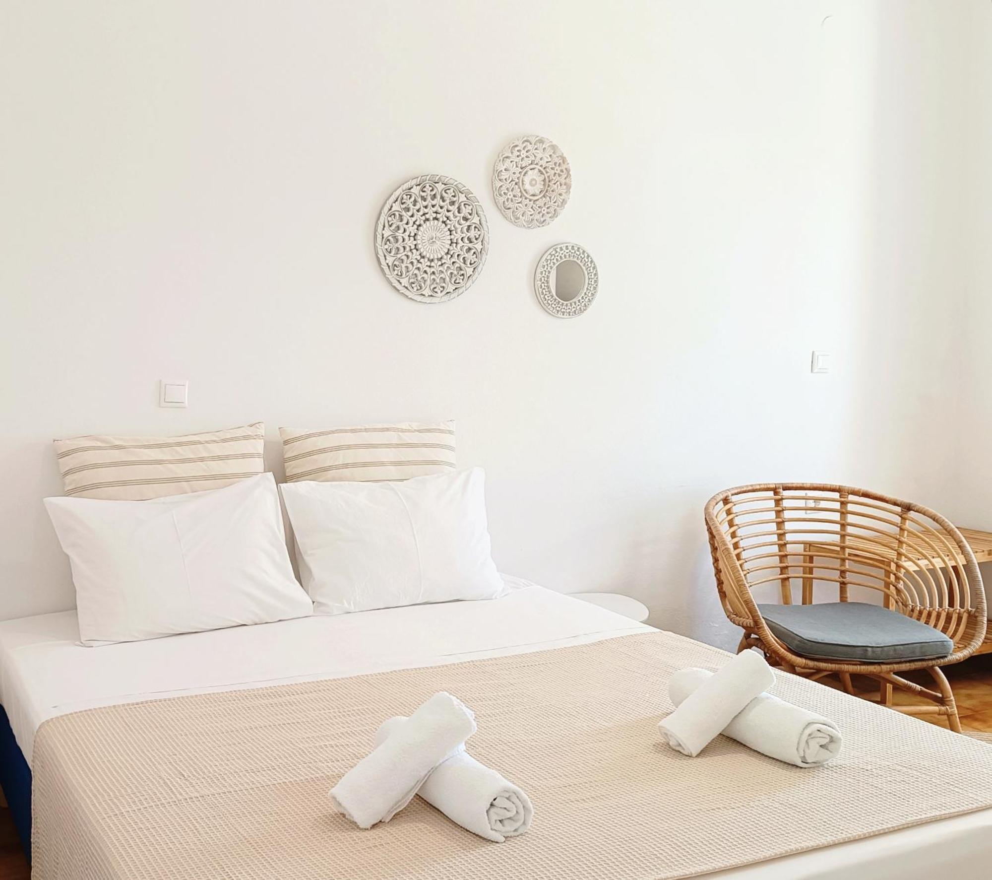 Apanema Paros * Naousa (Paros)