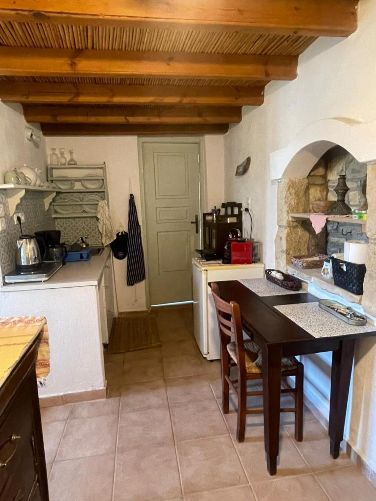 Petrino 2 - Traditional Lerian House *