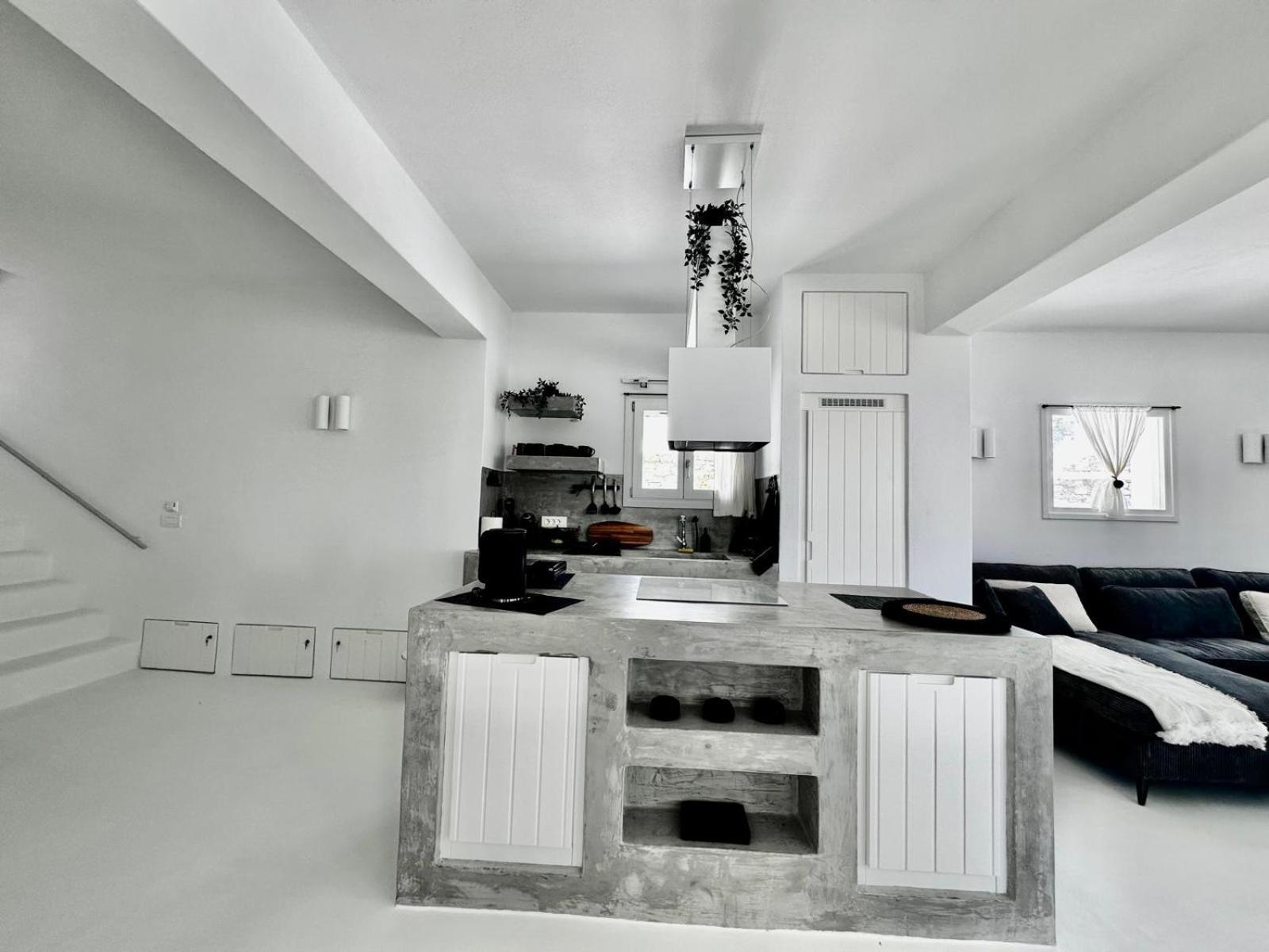 Blue Rock Villa Piso Livadi