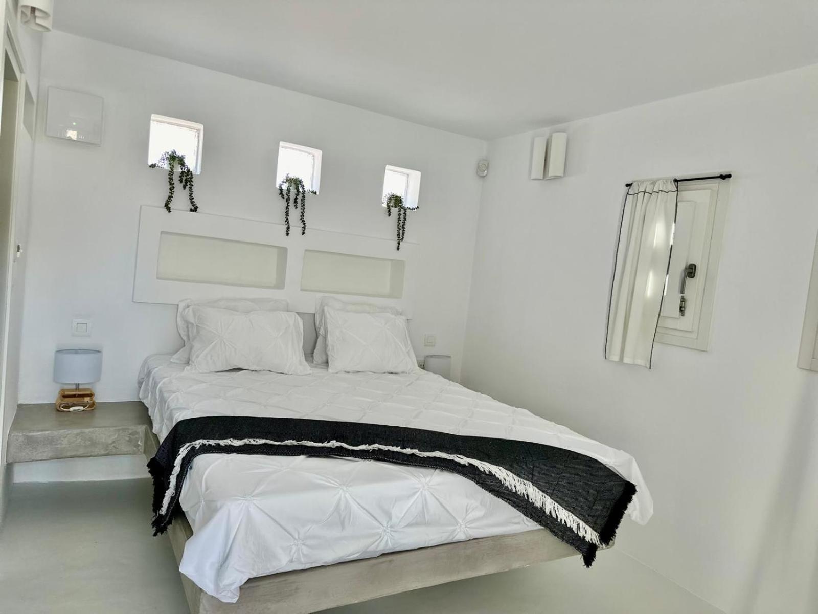 Blue Rock Villa Piso Livadi
