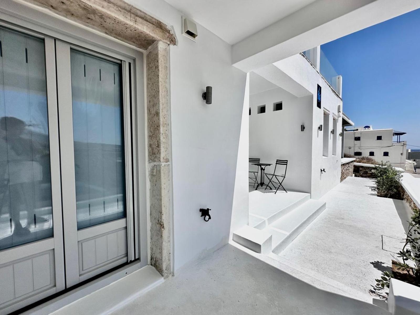 Blue Rock Villa Piso Livadi