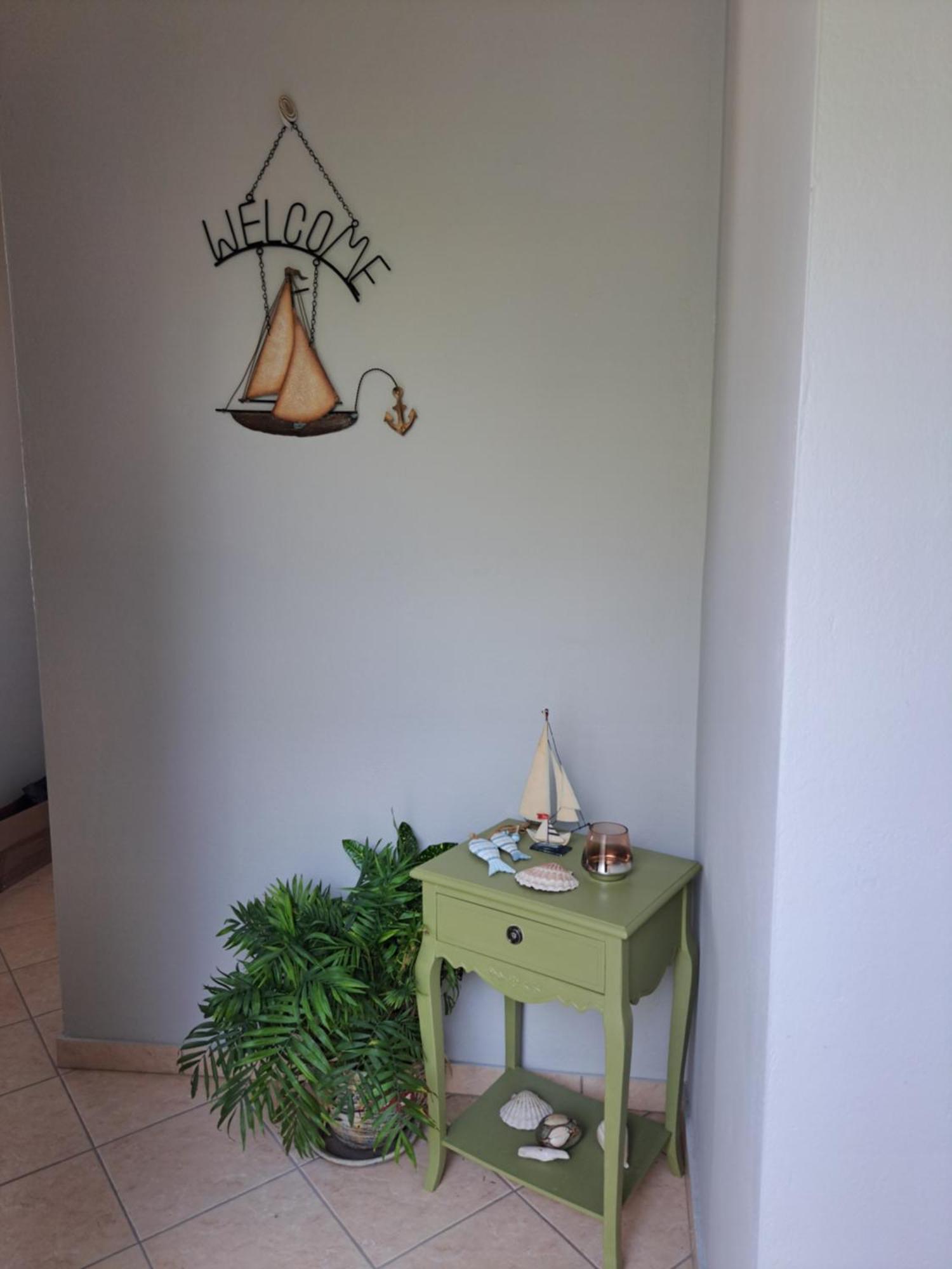 Apartment Seashell