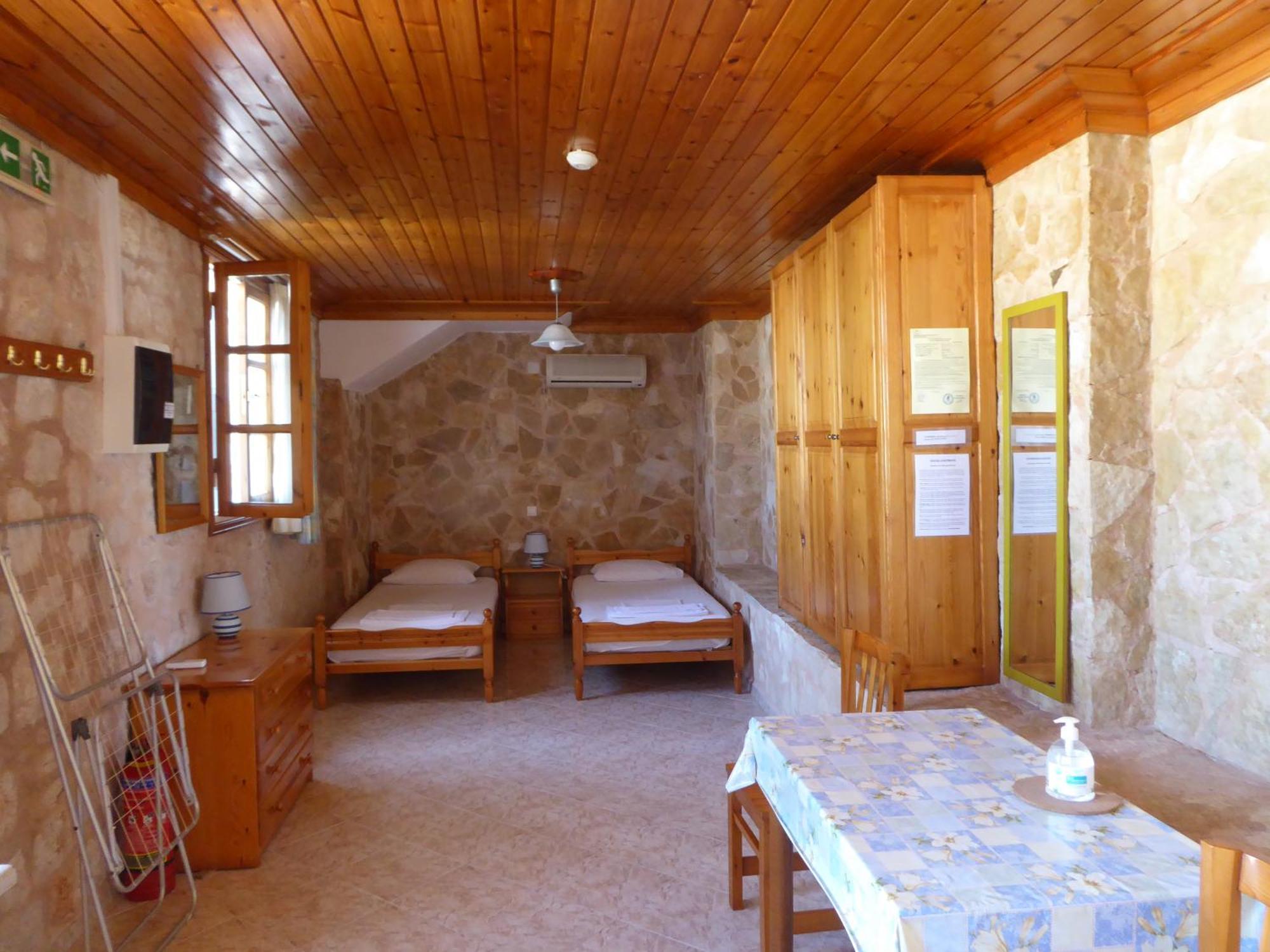 Nikitas Apartment *