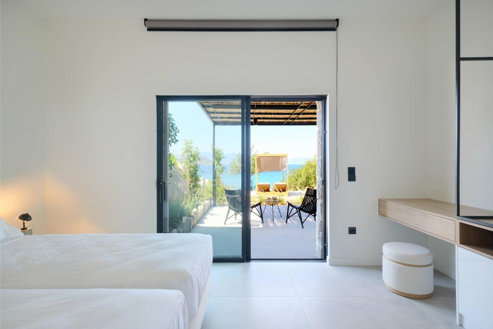 Floating Cube Aegina
