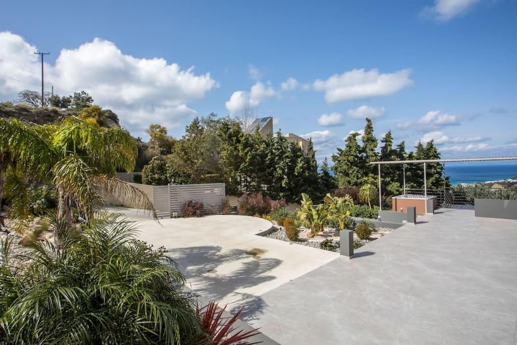 Evie's Oasis * Ixia (Rhodes)
