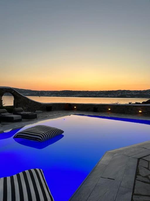 Annita On The Water With 5 Bedrooms *