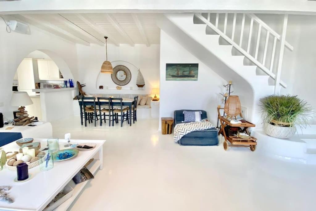 Annita On The Water With 5 Bedrooms Villa