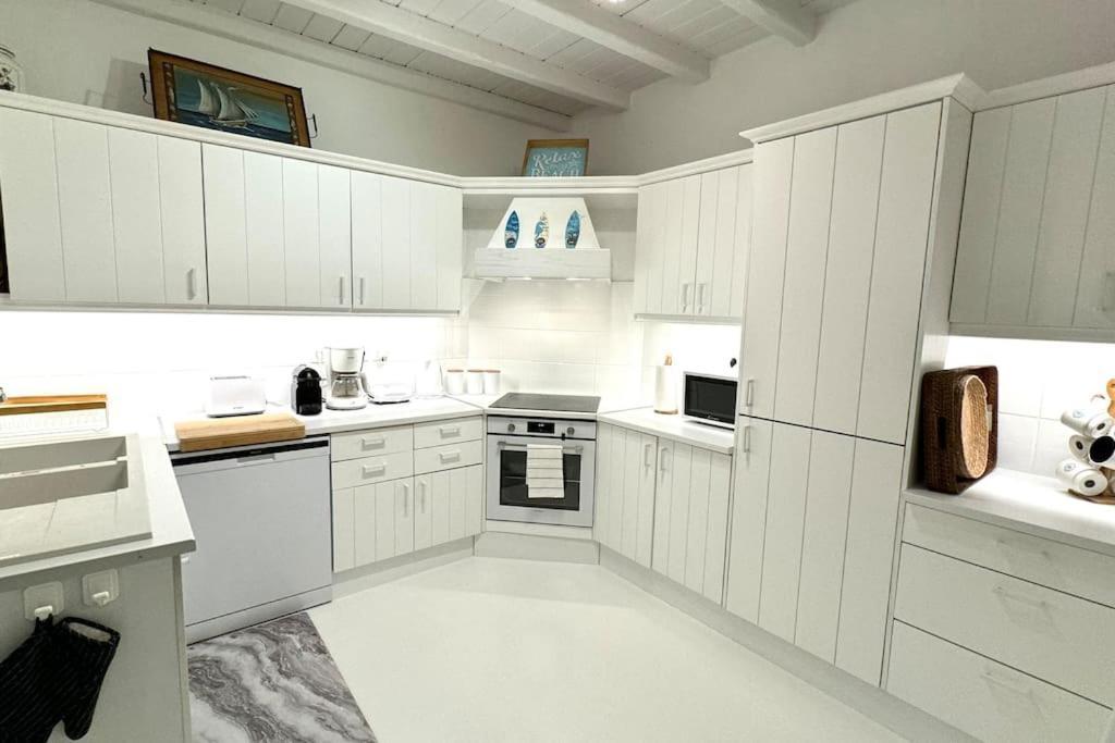 Annita On The Water With 5 Bedrooms * Mykonos Town