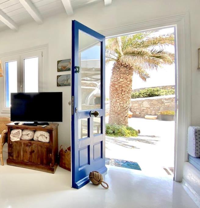 Annita On The Water With 5 Bedrooms Villa