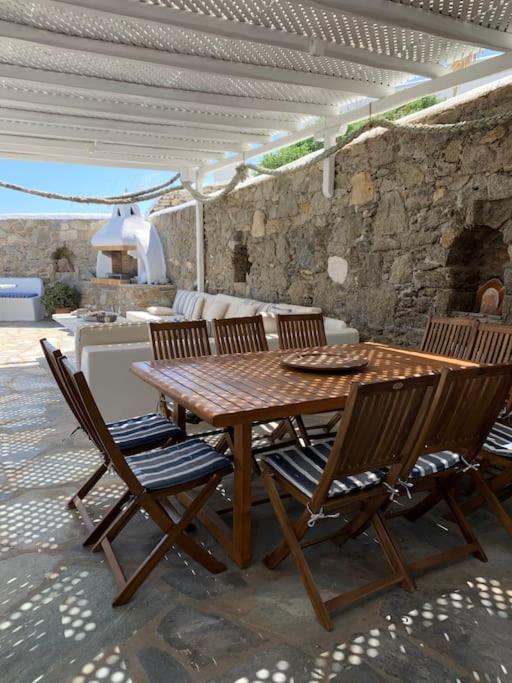 Annita On The Water With 5 Bedrooms Villa