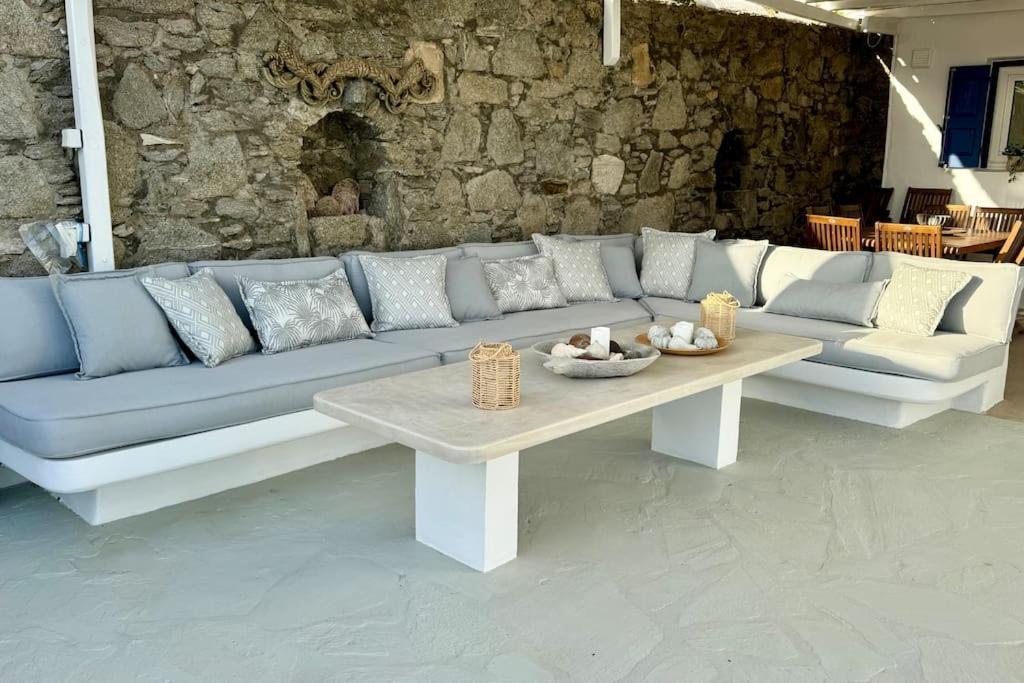 Annita On The Water With 5 Bedrooms Villa