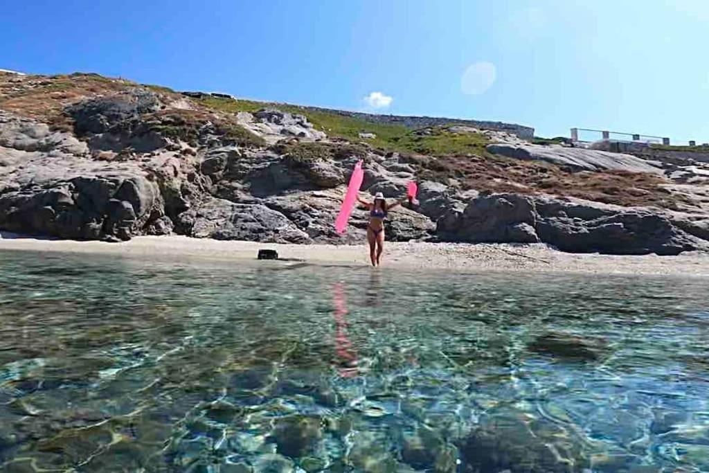 Annita On The Water With 5 Bedrooms Villa *