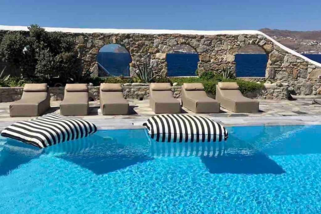 Villa Annita On The Water With 5 Bedrooms *
