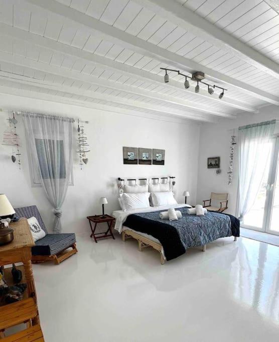Annita On The Water With 5 Bedrooms Villa *