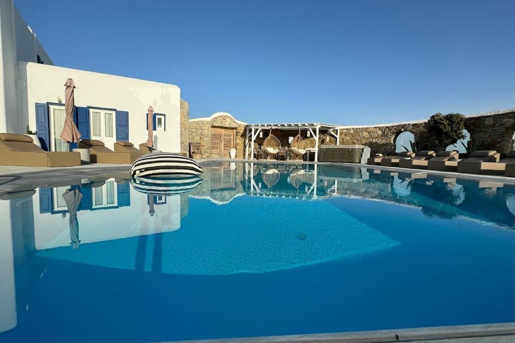 Annita On The Water With 5 Bedrooms