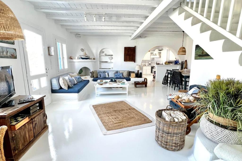 Villa Annita On The Water With 5 Bedrooms