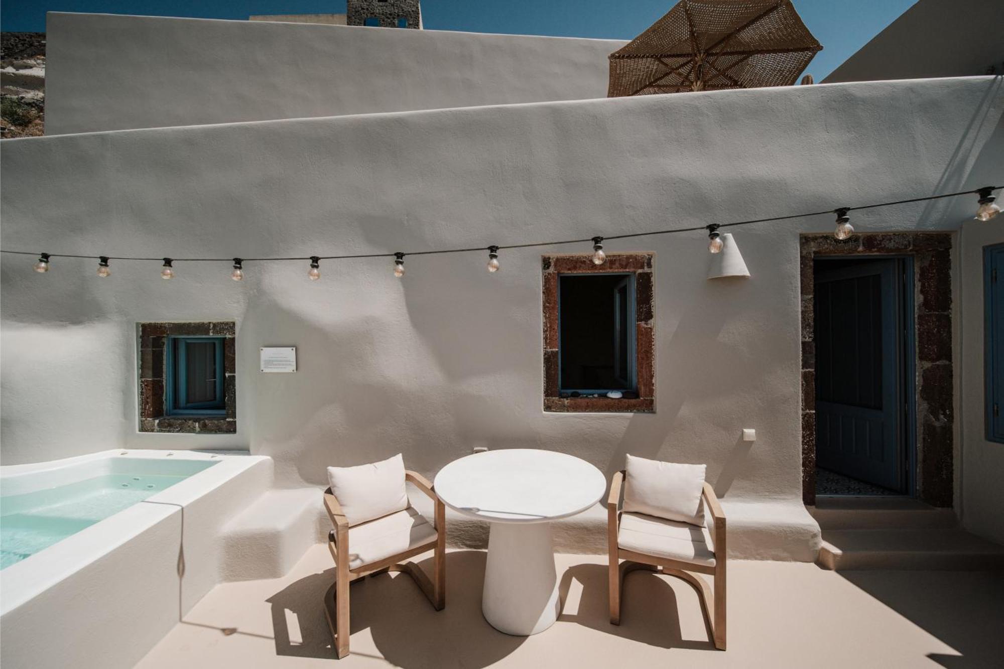 Luna Santorini Pyrgos Kallistis