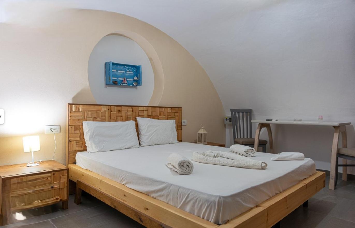Leon Lux Aparthotel Perivolos (Santorini)