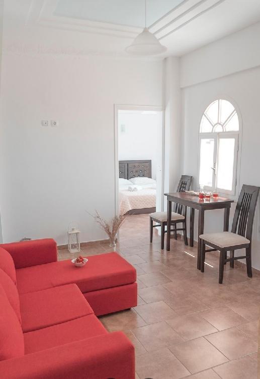 Leon Lux Perivolos (Santorini)
