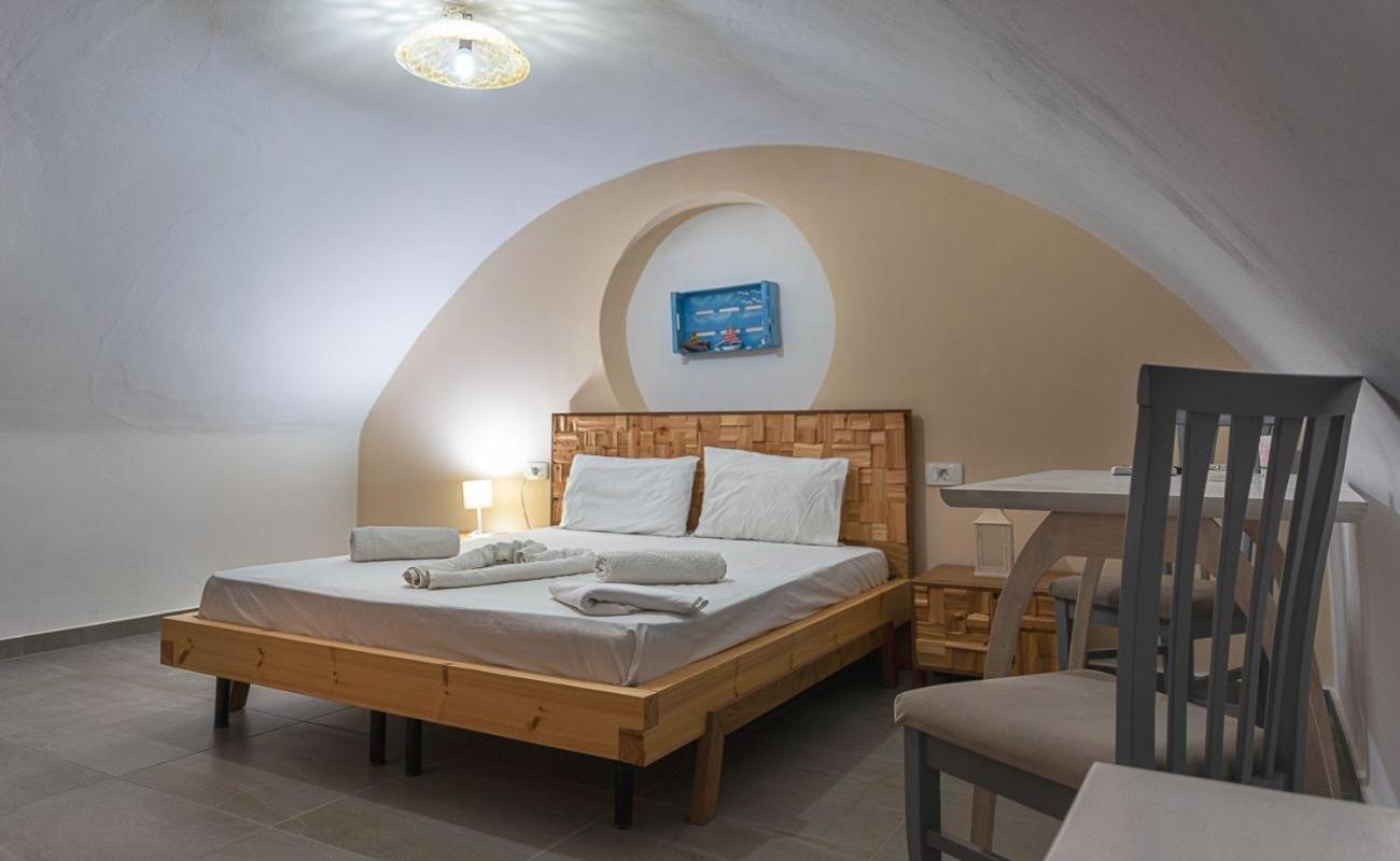 Aparthotel Leon Lux Perivolos (Santorini)