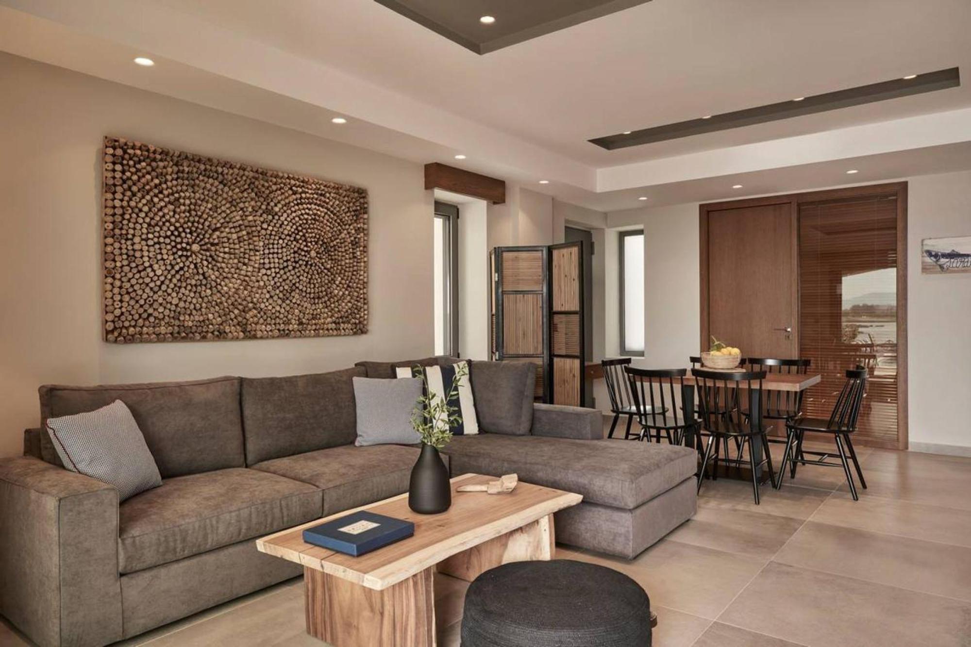 Villa Beachfront Alassa With Private Pools *