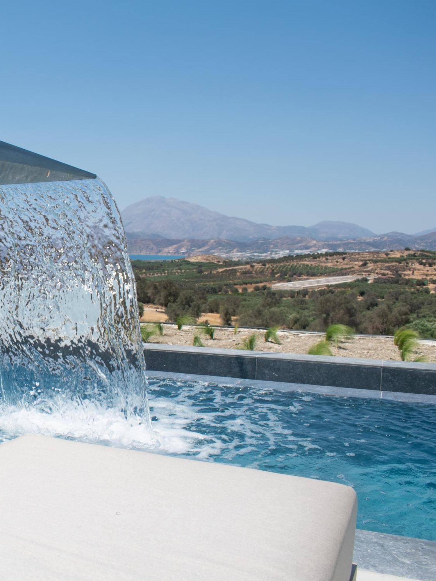 Marnos Luxury Villa *