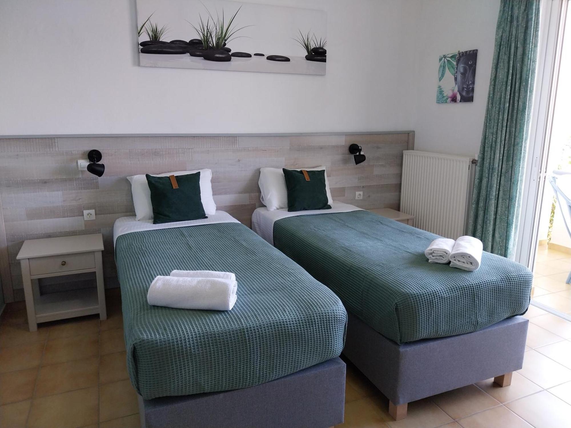 Chariklia Aparthotel *