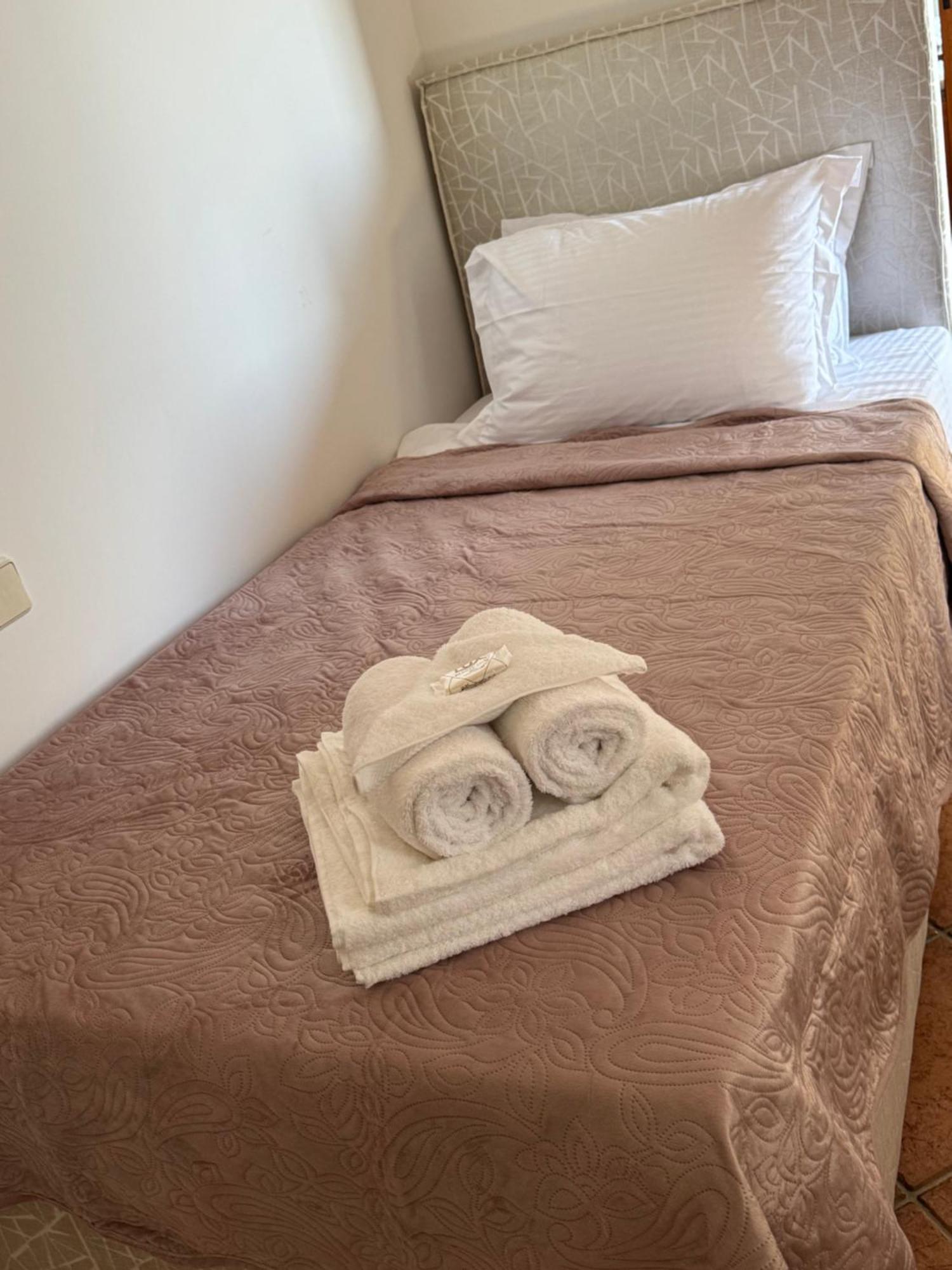 Bed & Breakfast Kaloniki & *