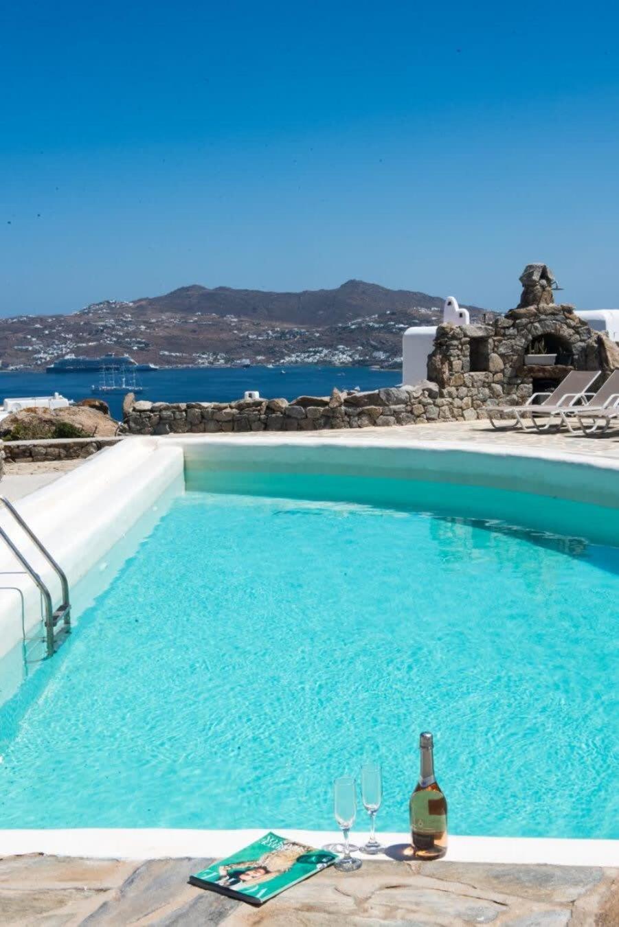 Gorgeous W Ocean Views And Shared Pools!