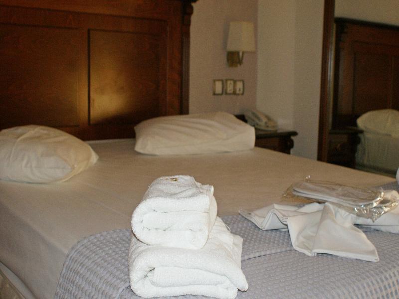 Perea Hotel *