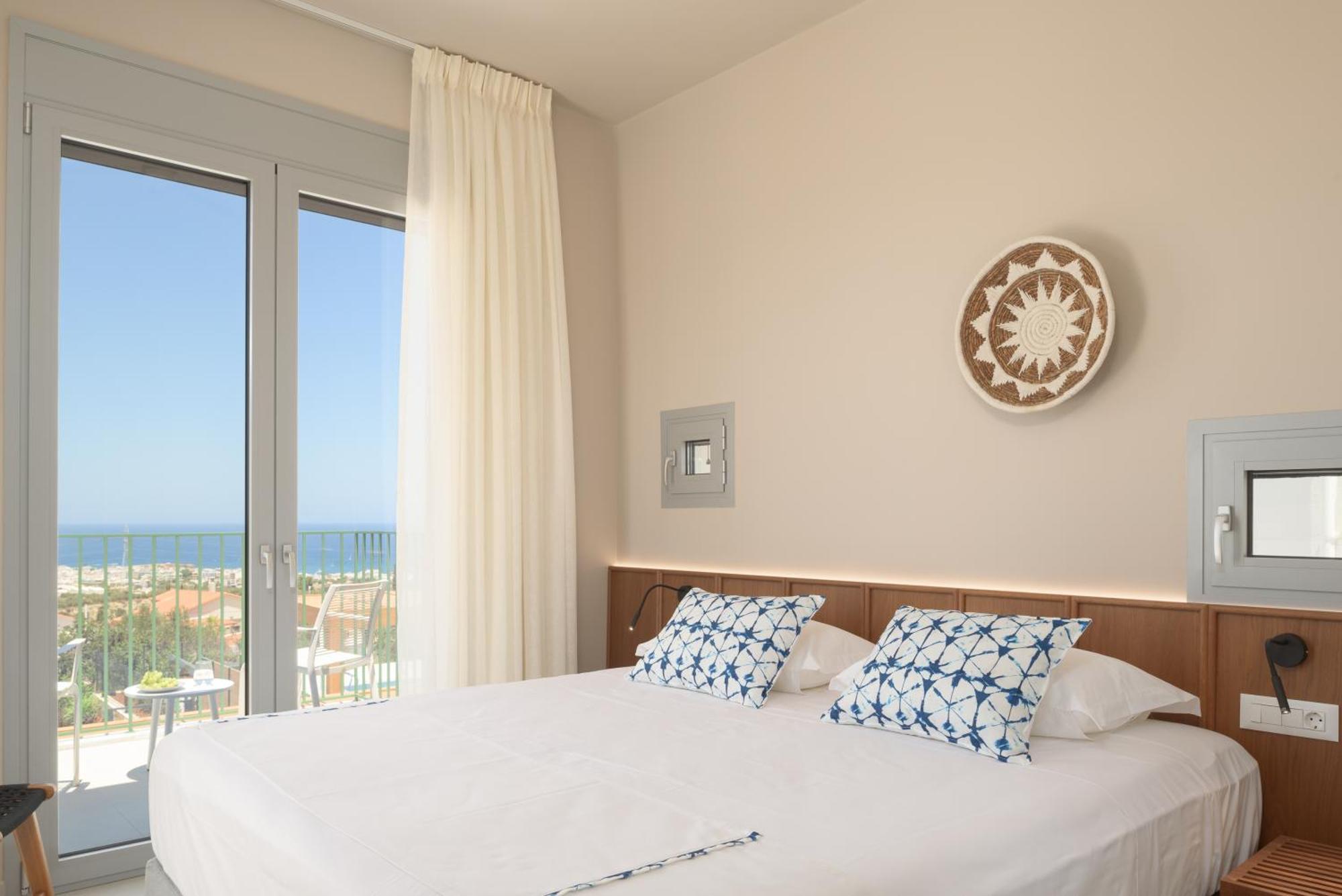 Olvios Villas, With 35m2 Pool & Seaviews, By Thinkvilla *
