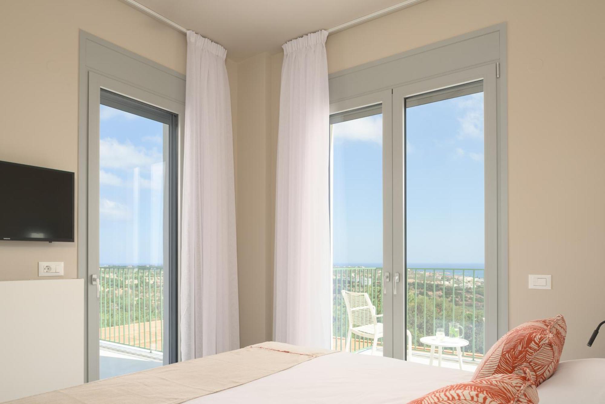 Olvios Villas, With 35m2 Pool & Seaviews, By Thinkvilla *
