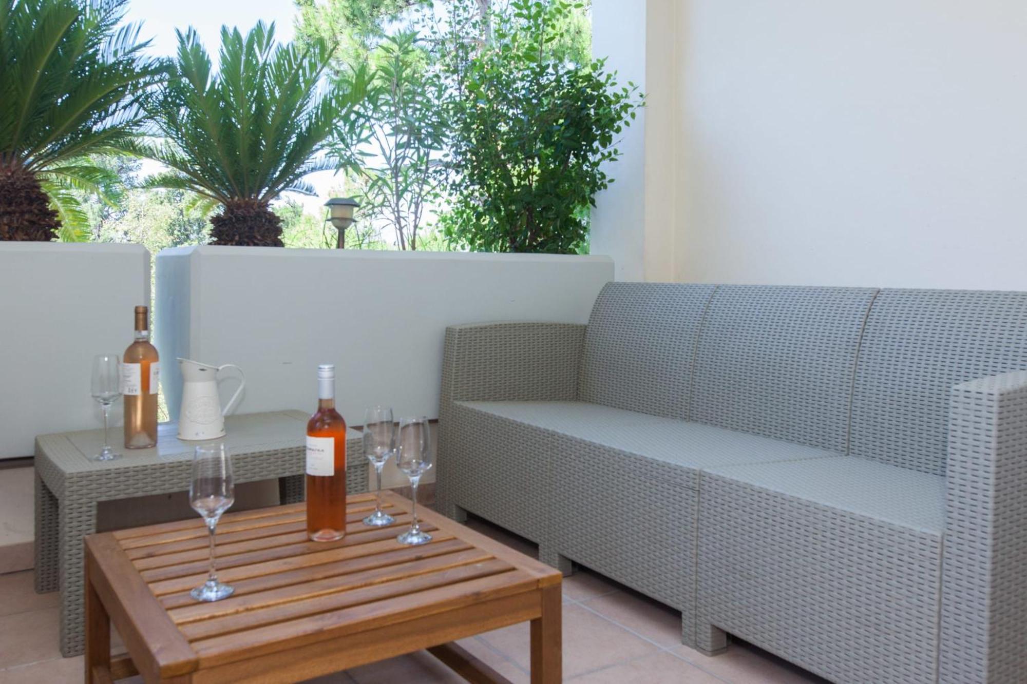 Luxe 3 Bd Penthouse 5 Min From Drosia Square Apartment