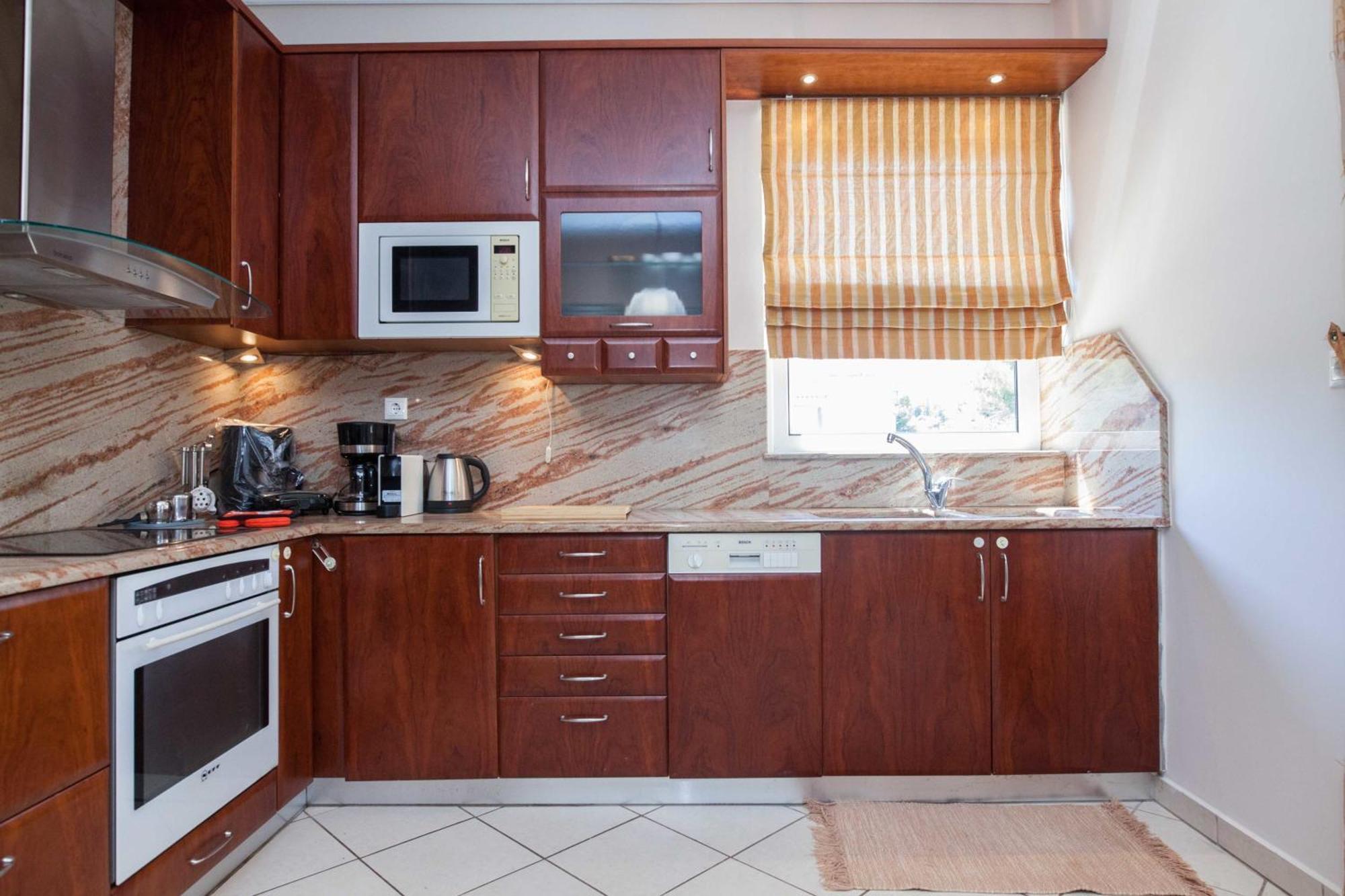 Luxe 3 Bd Penthouse 5 Min From Drosia Square *