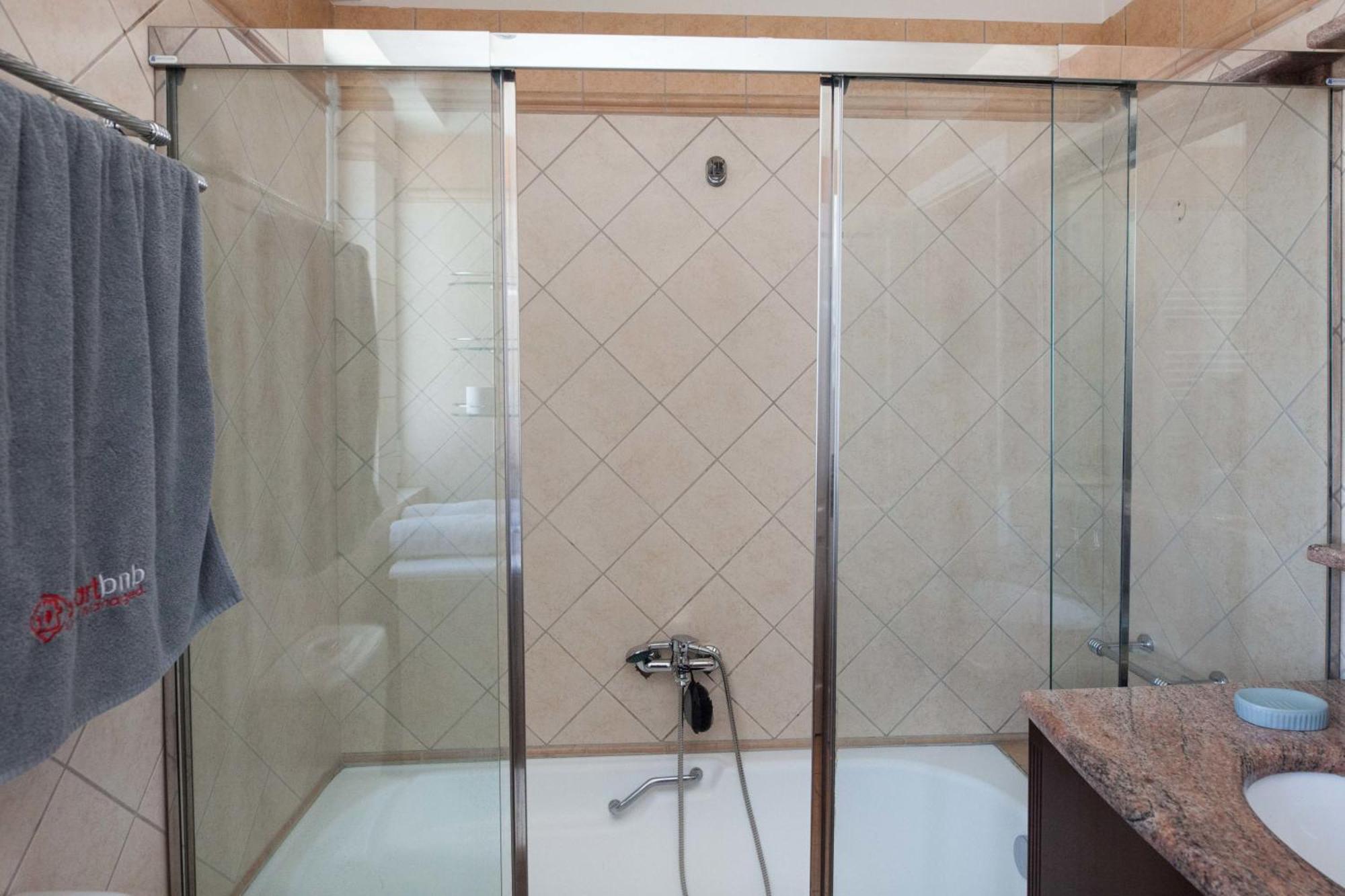 Apartment Luxe 3 Bd Penthouse 5 Min From Drosia Square