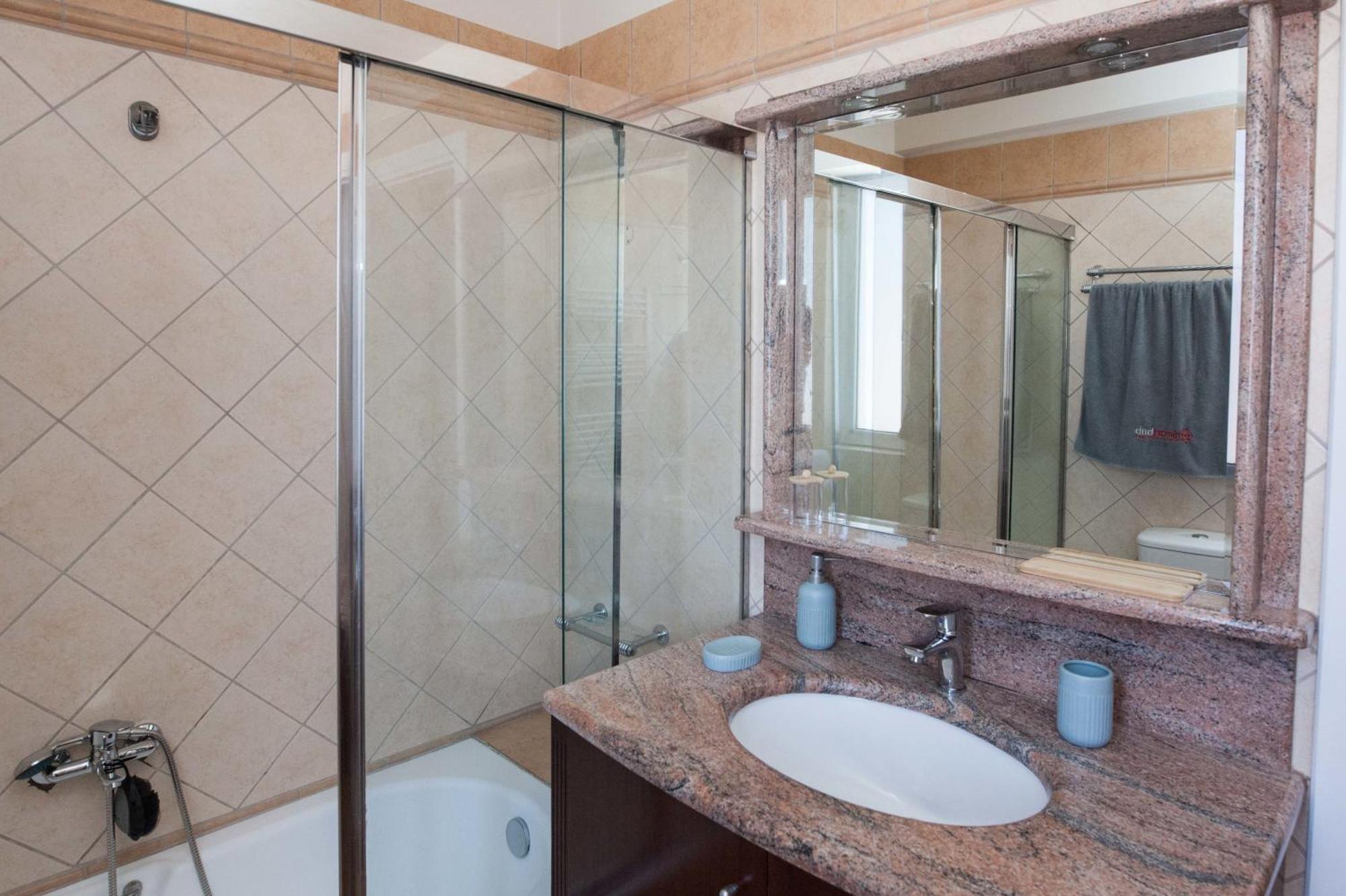 Luxe 3 Bd Penthouse 5 Min From Drosia Square Apartment *