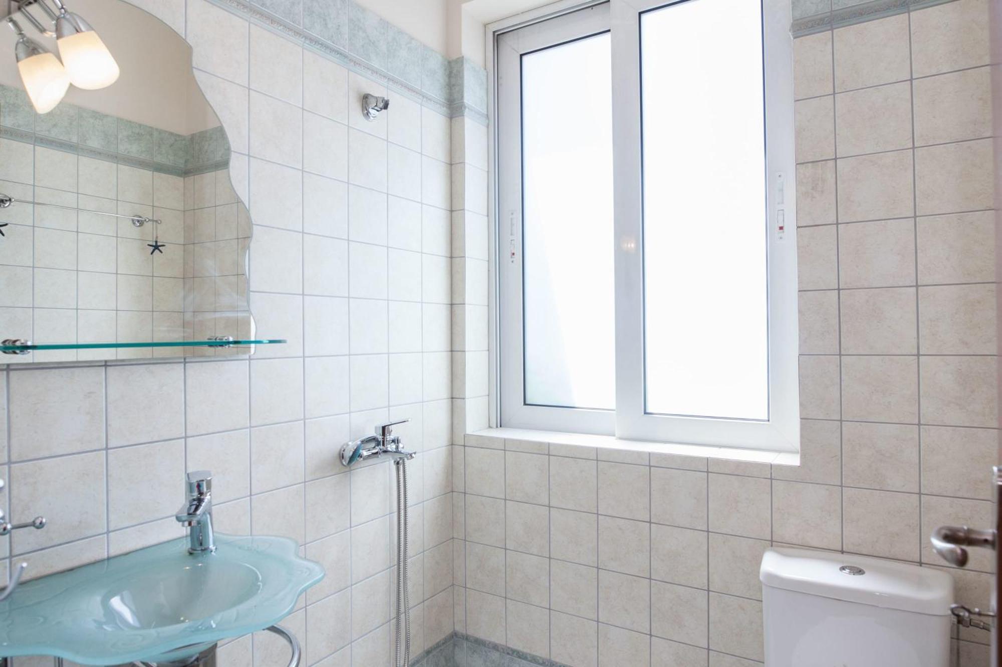 Luxe 3 Bd Penthouse 5 Min From Drosia Square *