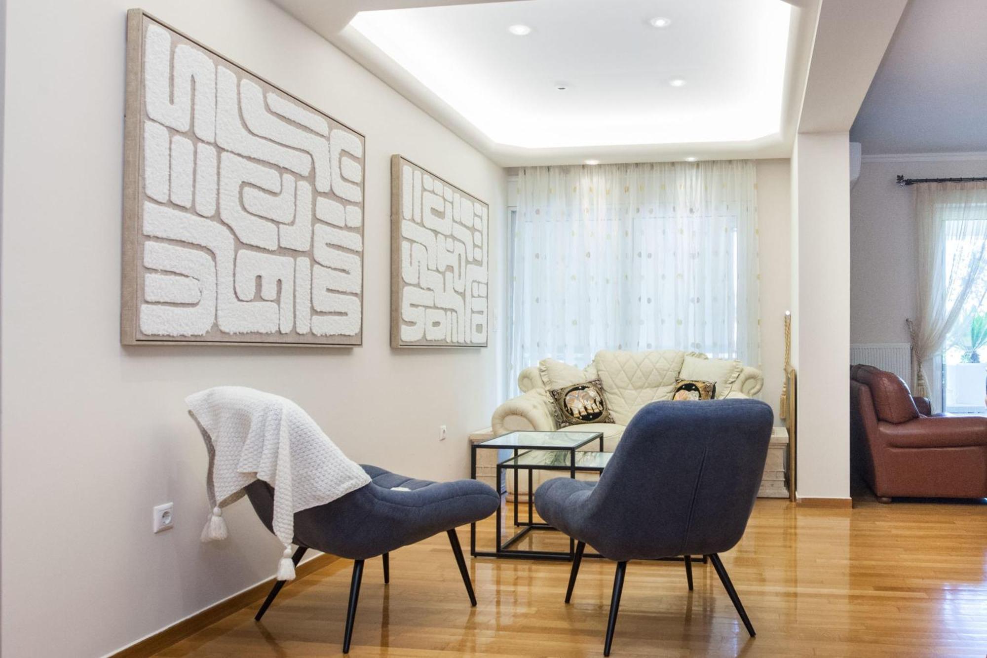 Luxe 3 Bd Penthouse 5 Min From Drosia Square *