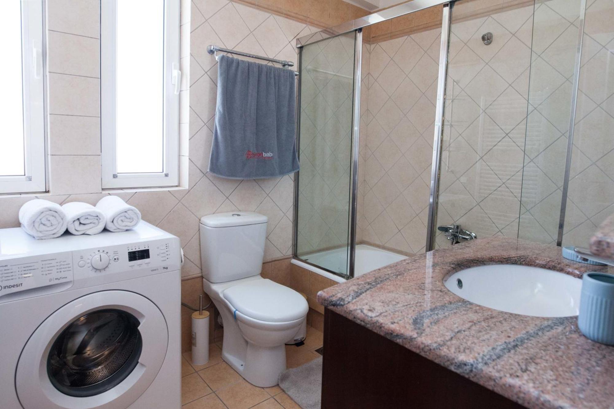 Luxe 3 Bd Penthouse 5 Min From Drosia Square *