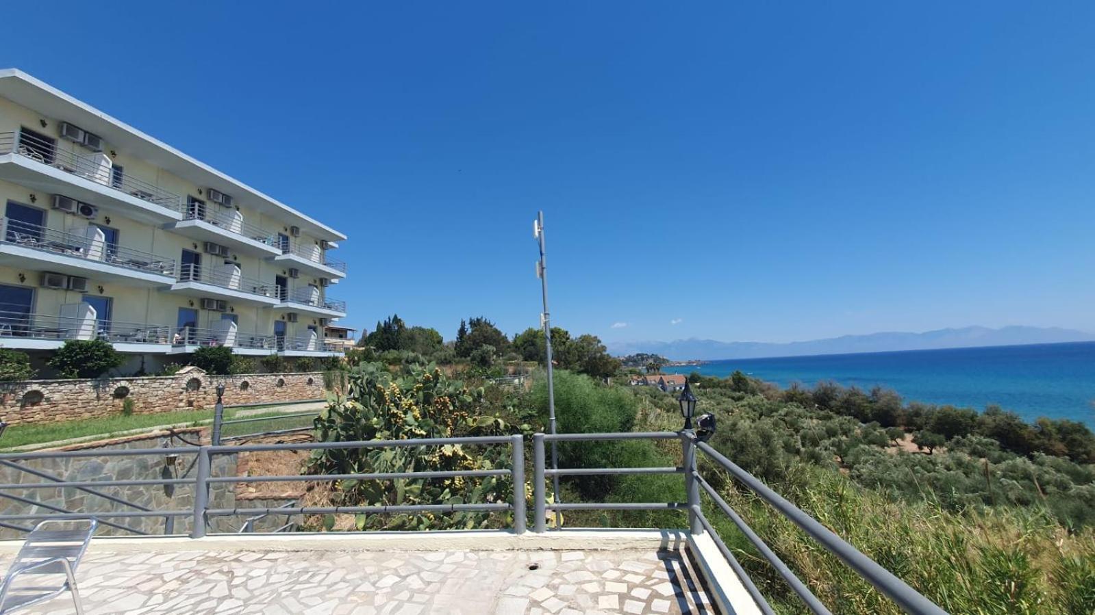 Hotel De La 2*