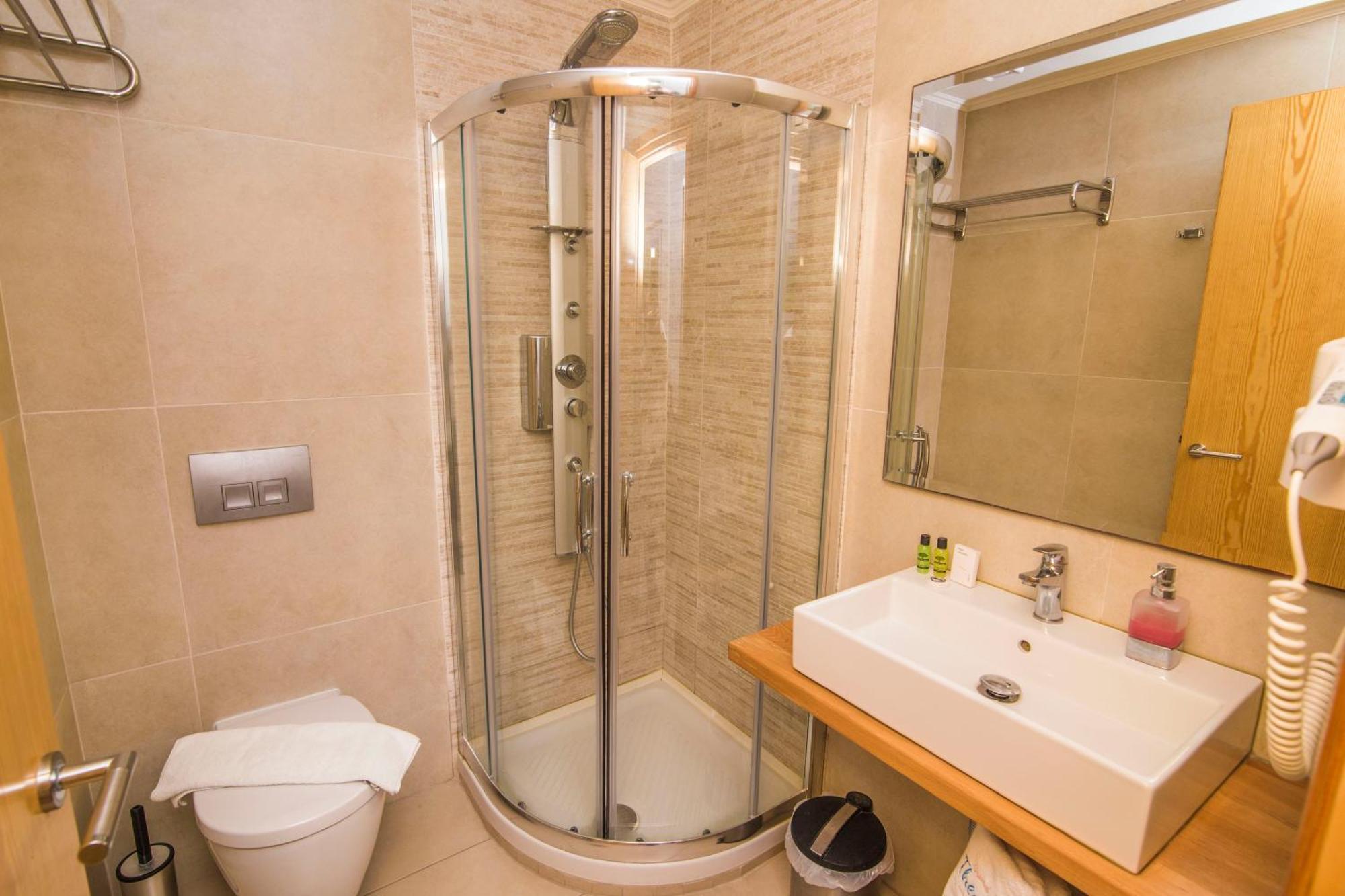Grand Theoni Boutique & 4* Vasiliki (Lefkada)