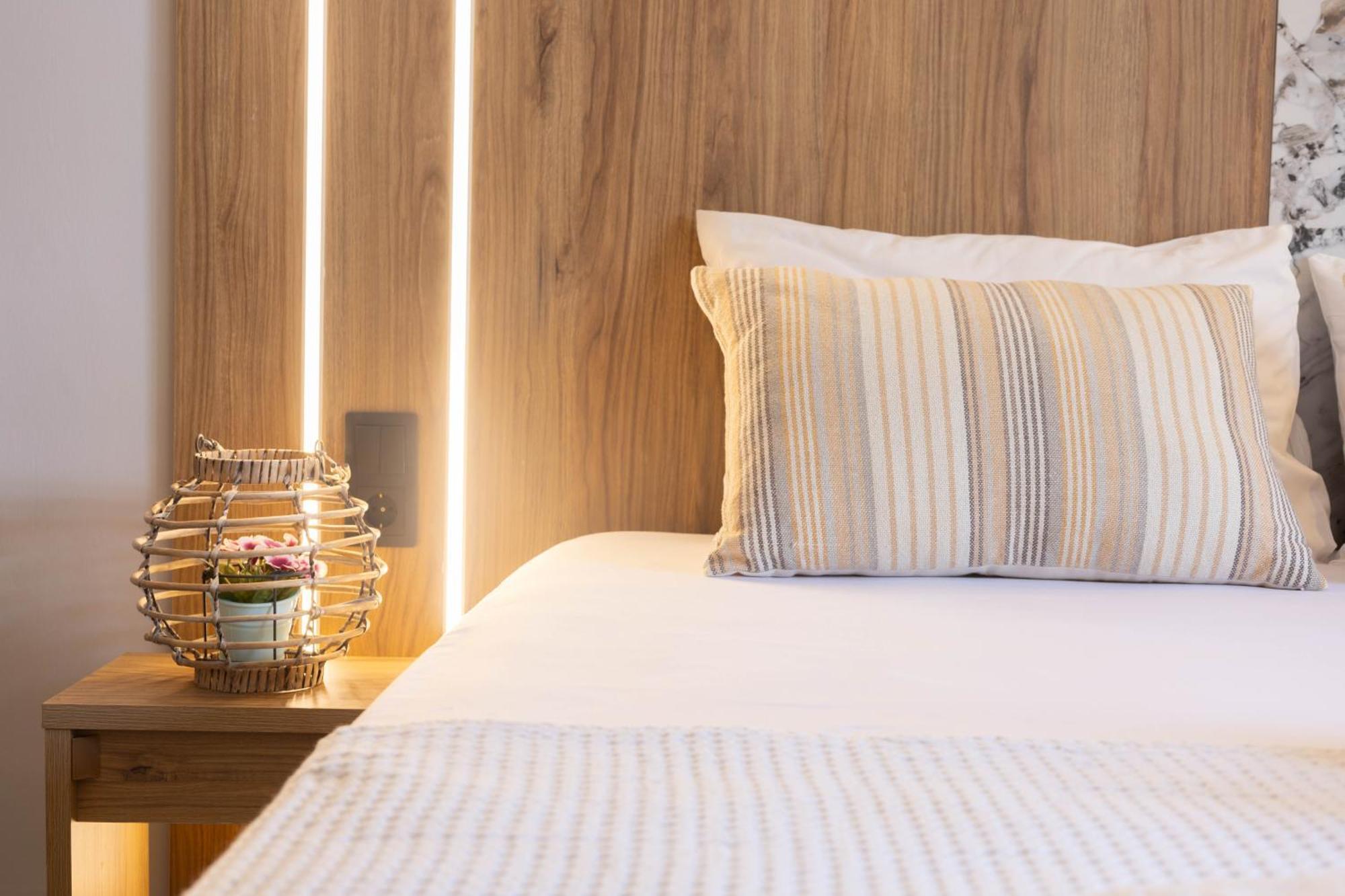 Hotel12 *