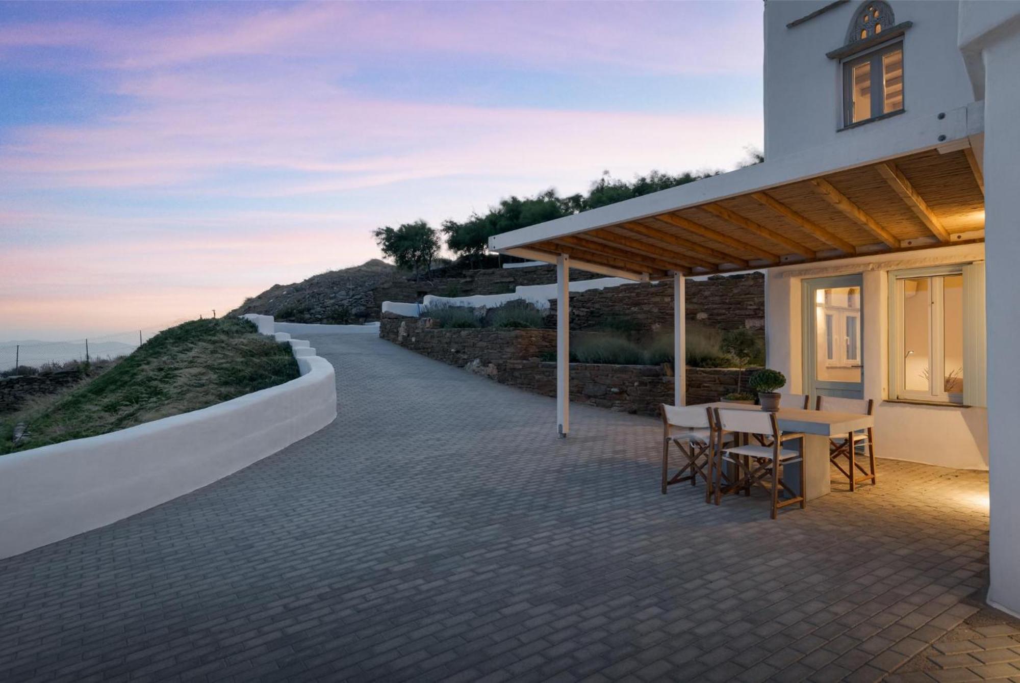 Morfes Luxury Apartment