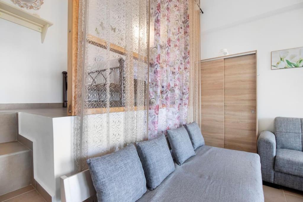 Seaview Loft In South Crete Apartment
