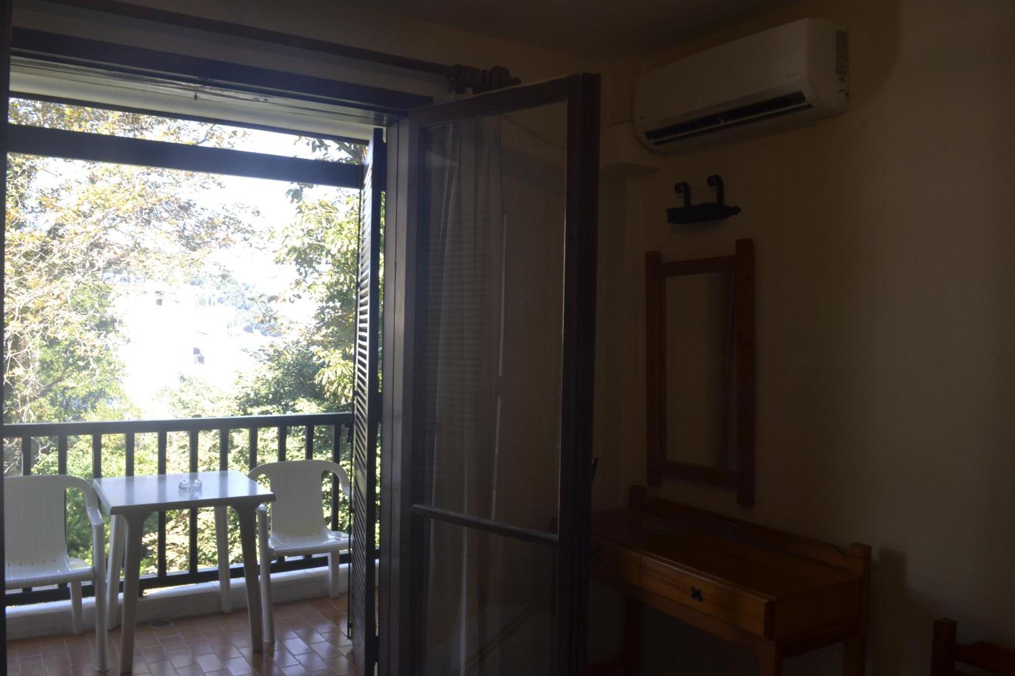Maro Hotel 3*