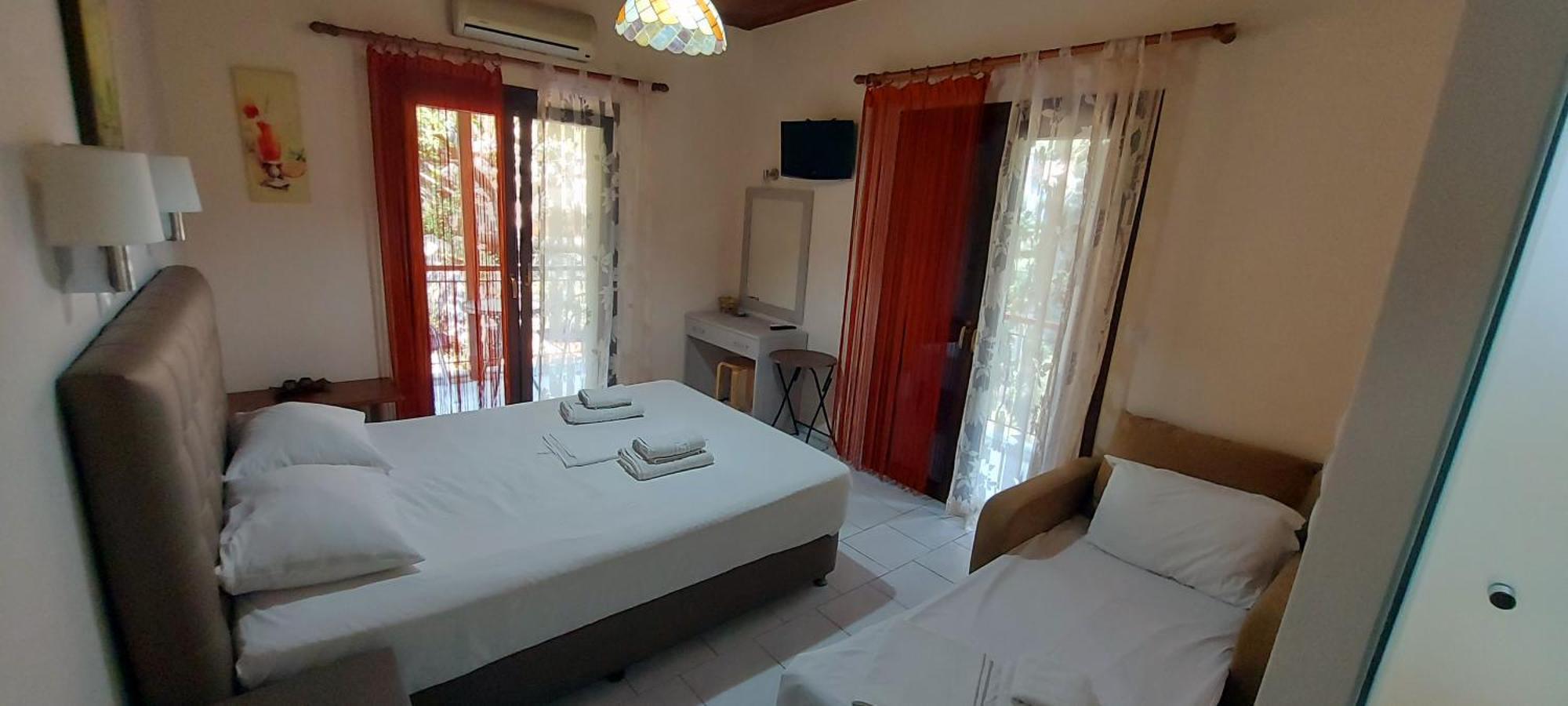 Aparthotel Mavra 2*