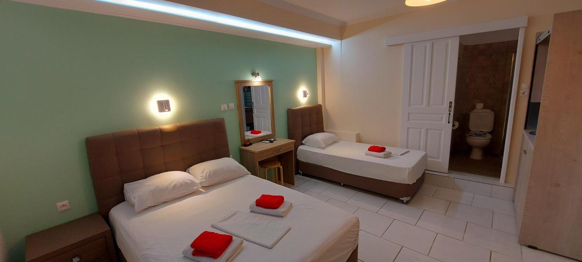 Mavra Aparthotel 2*