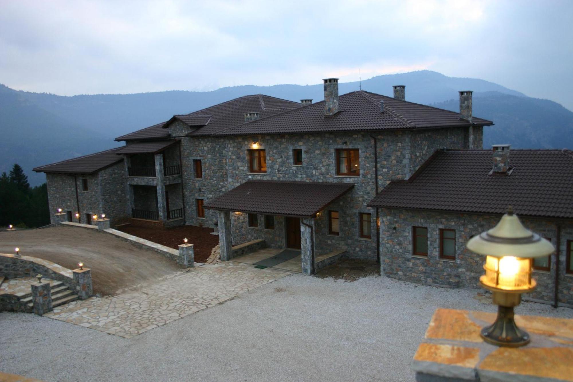 Karyatis Hotel