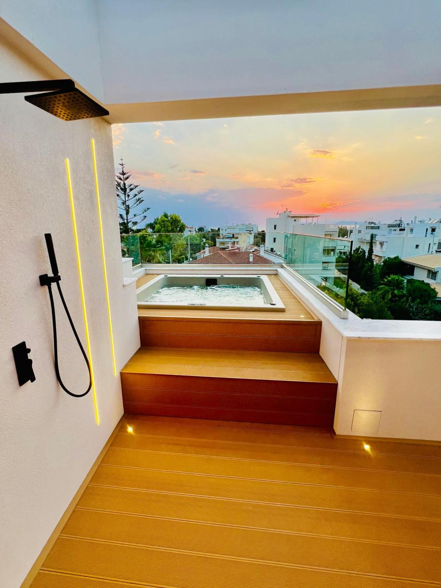 Jacuzzi - In Riviera Apartment *