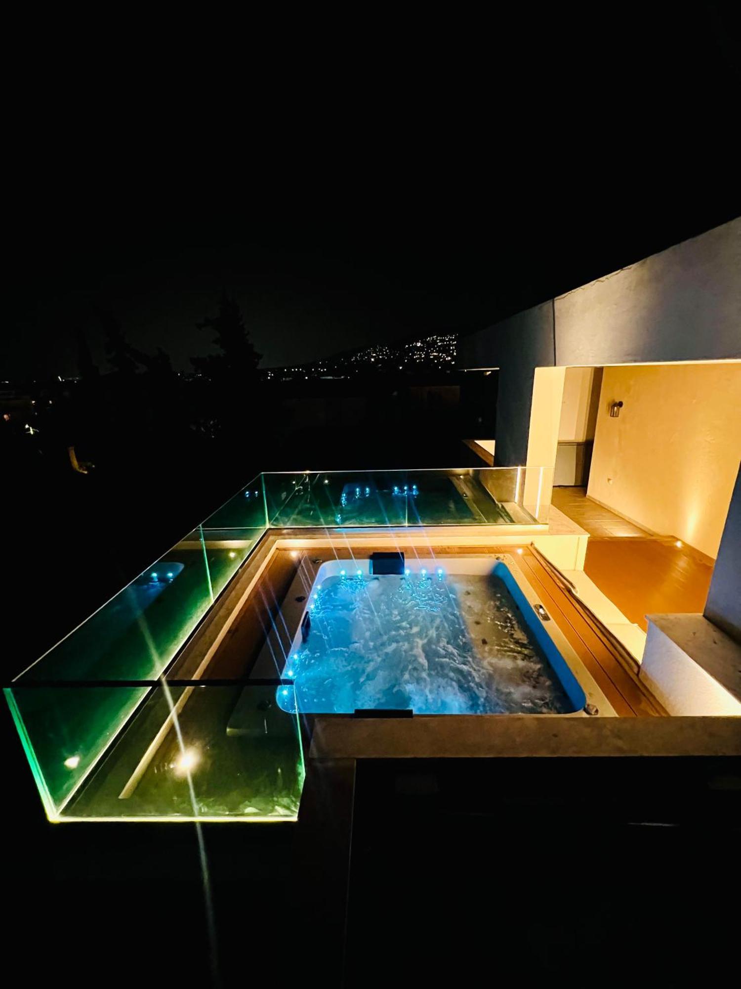 Jacuzzi - In Riviera Athens